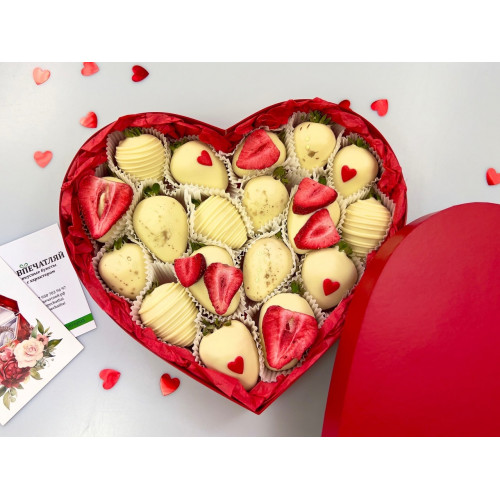 Клубника в шоколаде в коробке сердце "Strawberry Love" Клубника в шоколаде в коробке сердце "Strawberry Love"