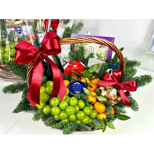 Новогодняя корзина с красной икрой и вкусностями "Новогодний презент" Новогодняя корзина с красной икрой и вкусностями "Новогодний презент"